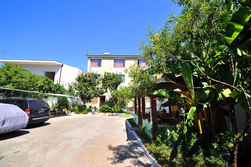 Pemaj Hostel Shkodër Exteriör bild