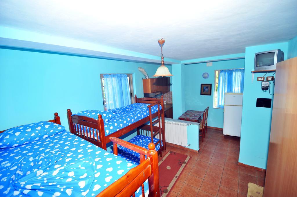 Pemaj Hostel Shkodër Rum bild