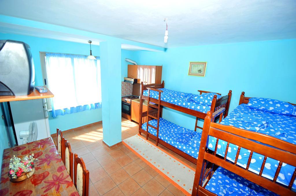 Pemaj Hostel Shkodër Rum bild