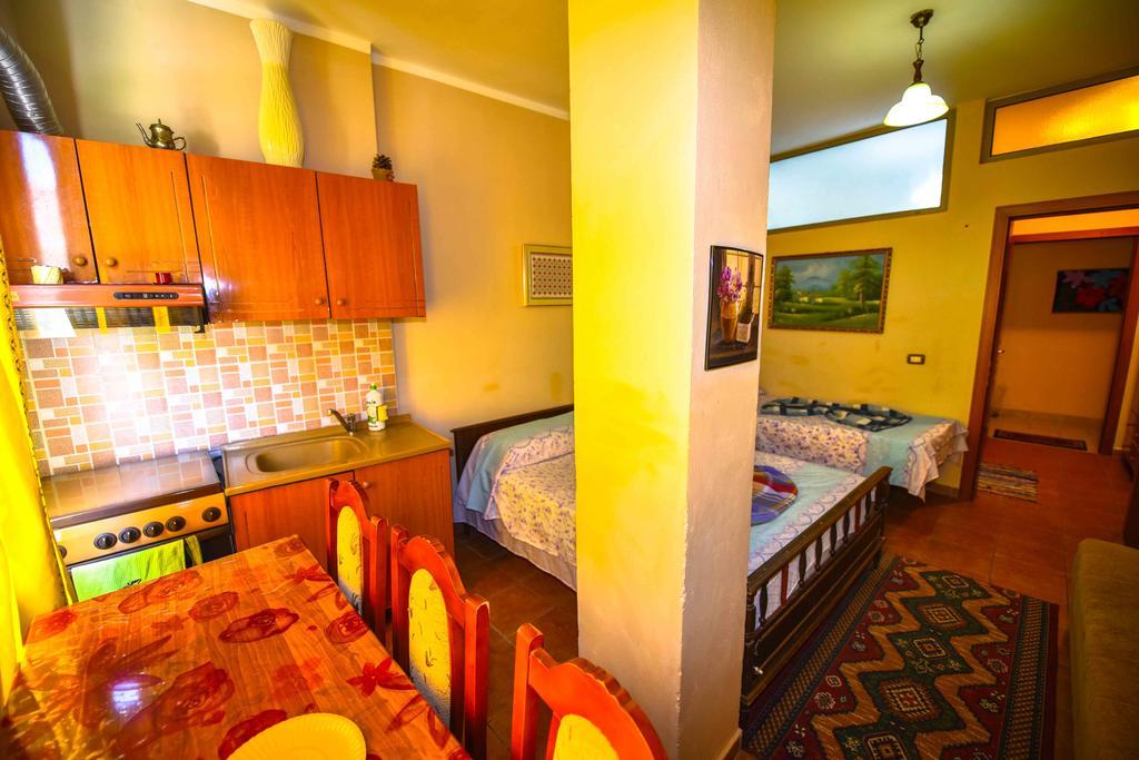 Pemaj Hostel Shkodër Exteriör bild